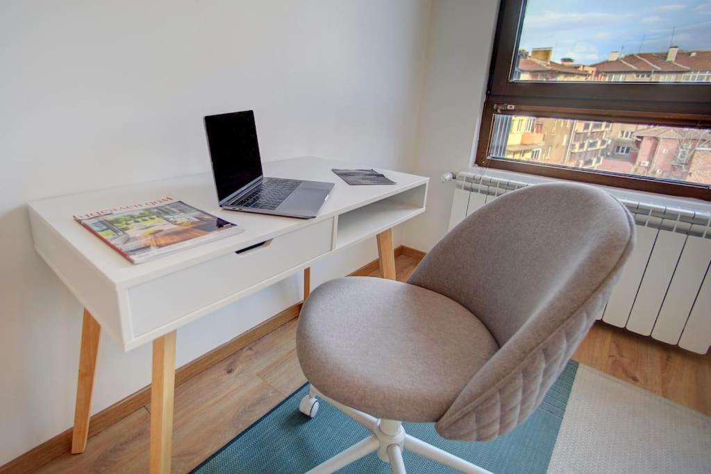 Spacious Home Office With Secure Garage In Sofia Exterior foto